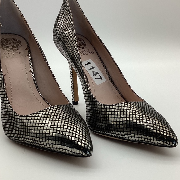 1930. Vince Camuto Silver & Black Pump NWOT Size 8.5 - Picture 5 of 13